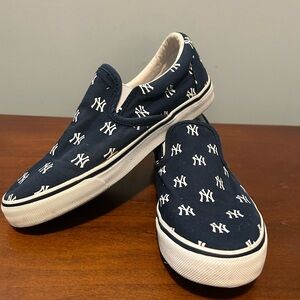 NYYankees Row one men/women’s slip on sneakers womens7.5 mens 6